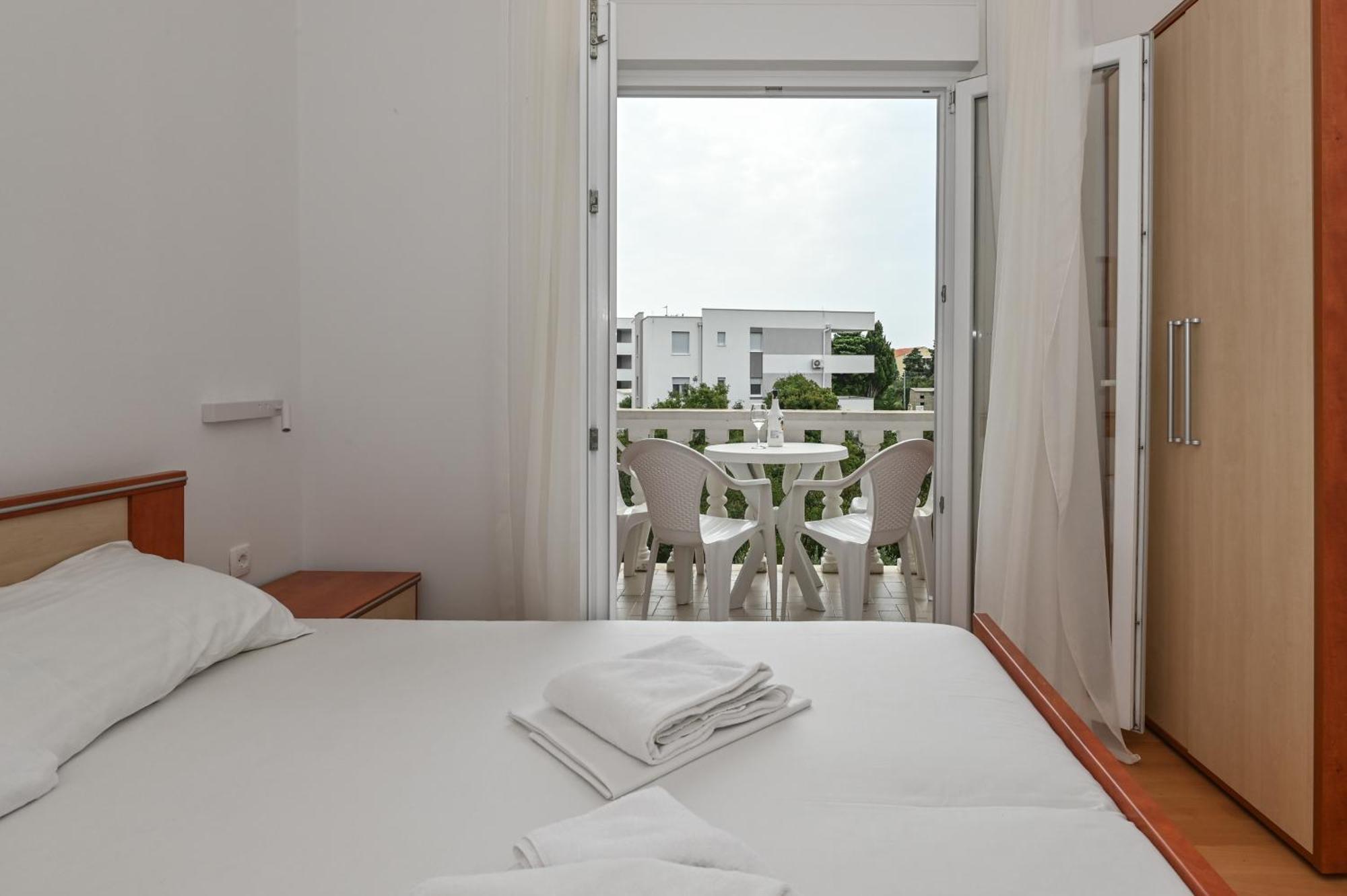 Seagull Pool Apartments & Studios Novalja Extérieur photo