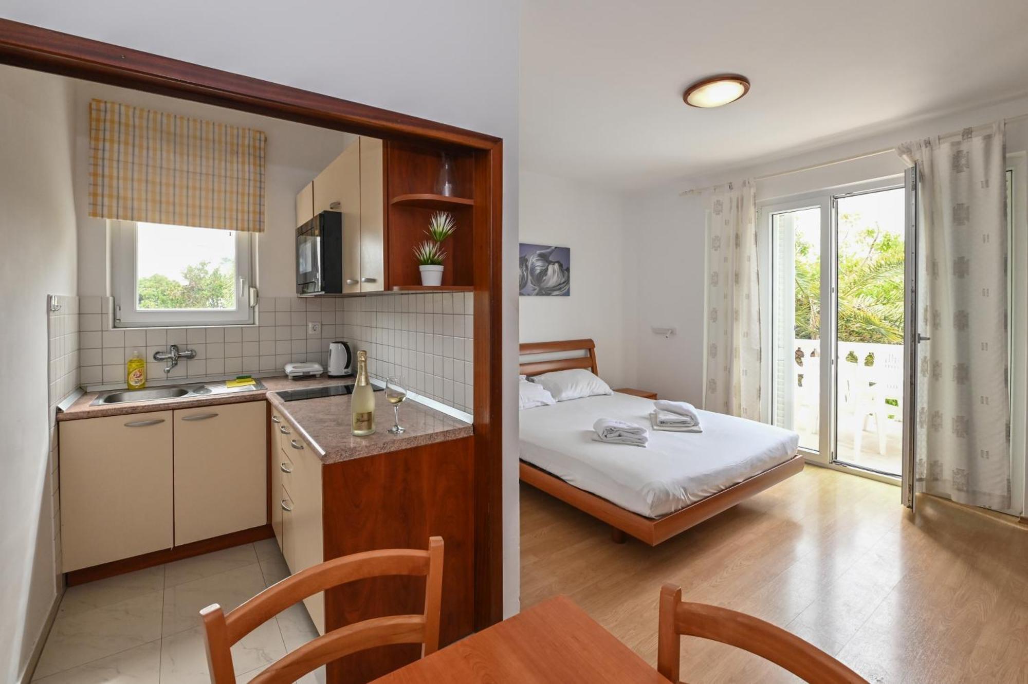 Seagull Pool Apartments & Studios Novalja Extérieur photo