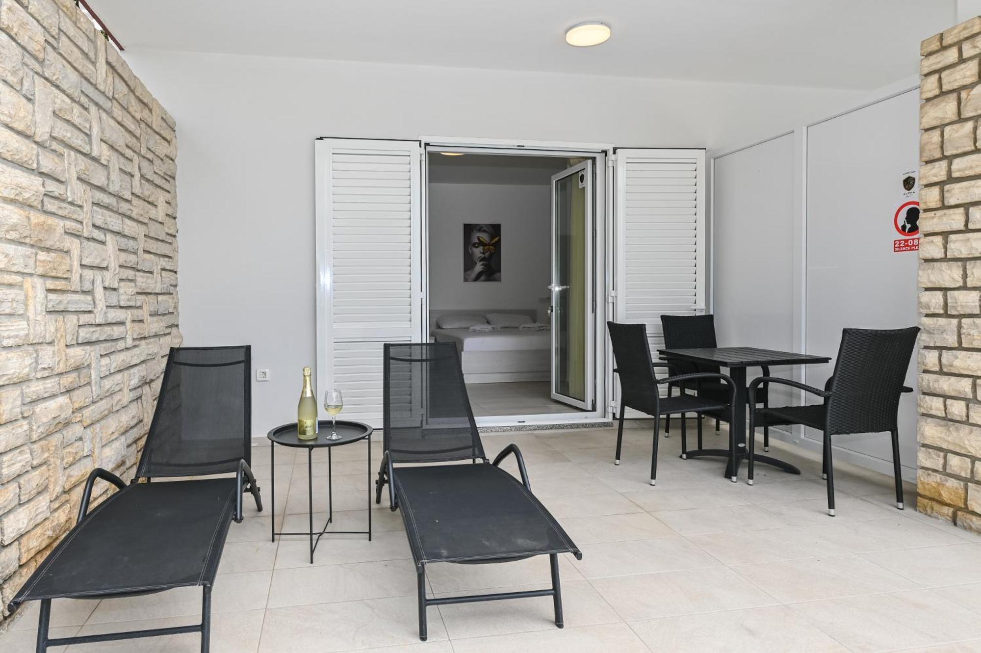 Seagull Pool Apartments & Studios Novalja Extérieur photo