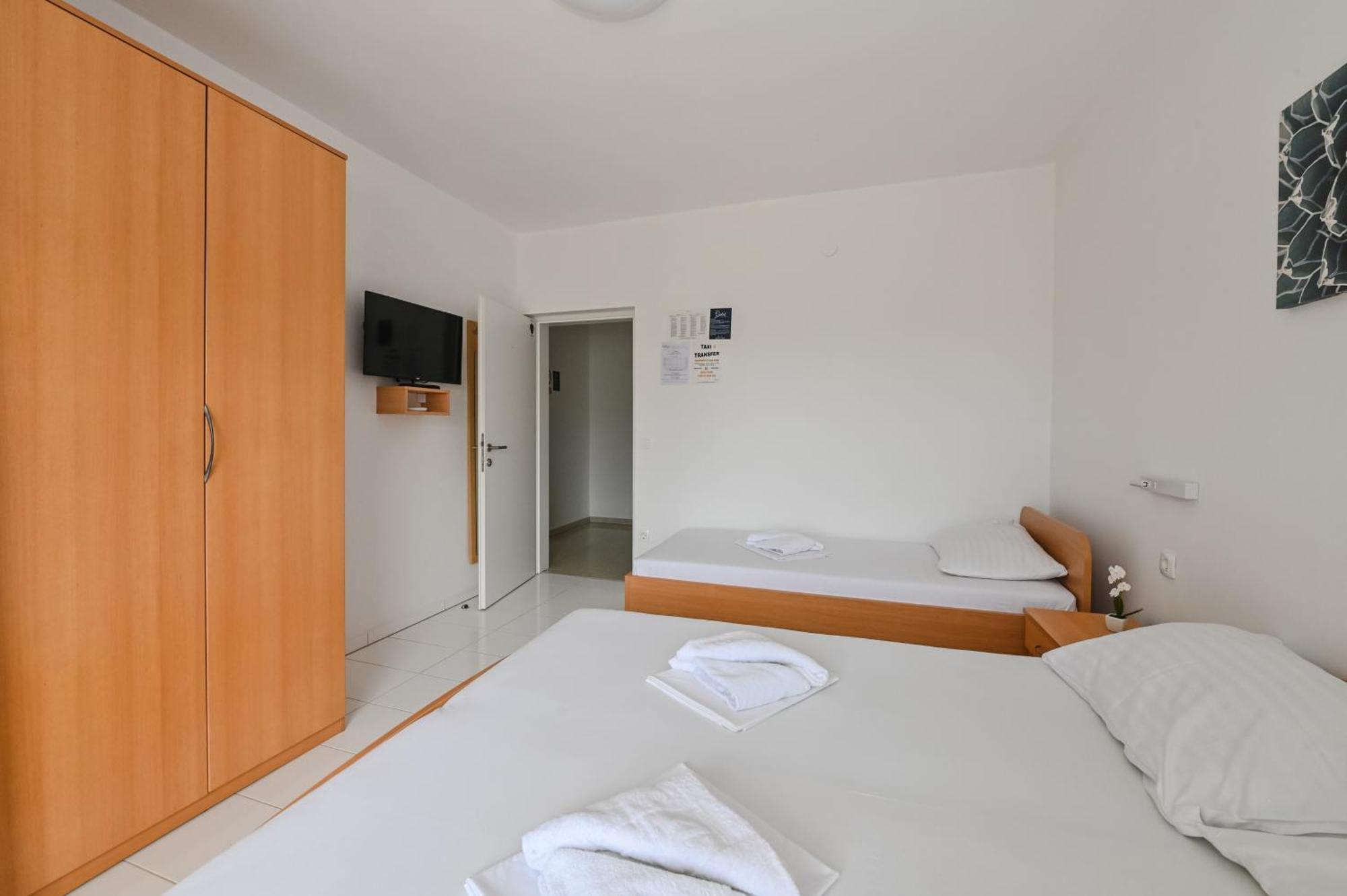 Seagull Pool Apartments & Studios Novalja Chambre photo