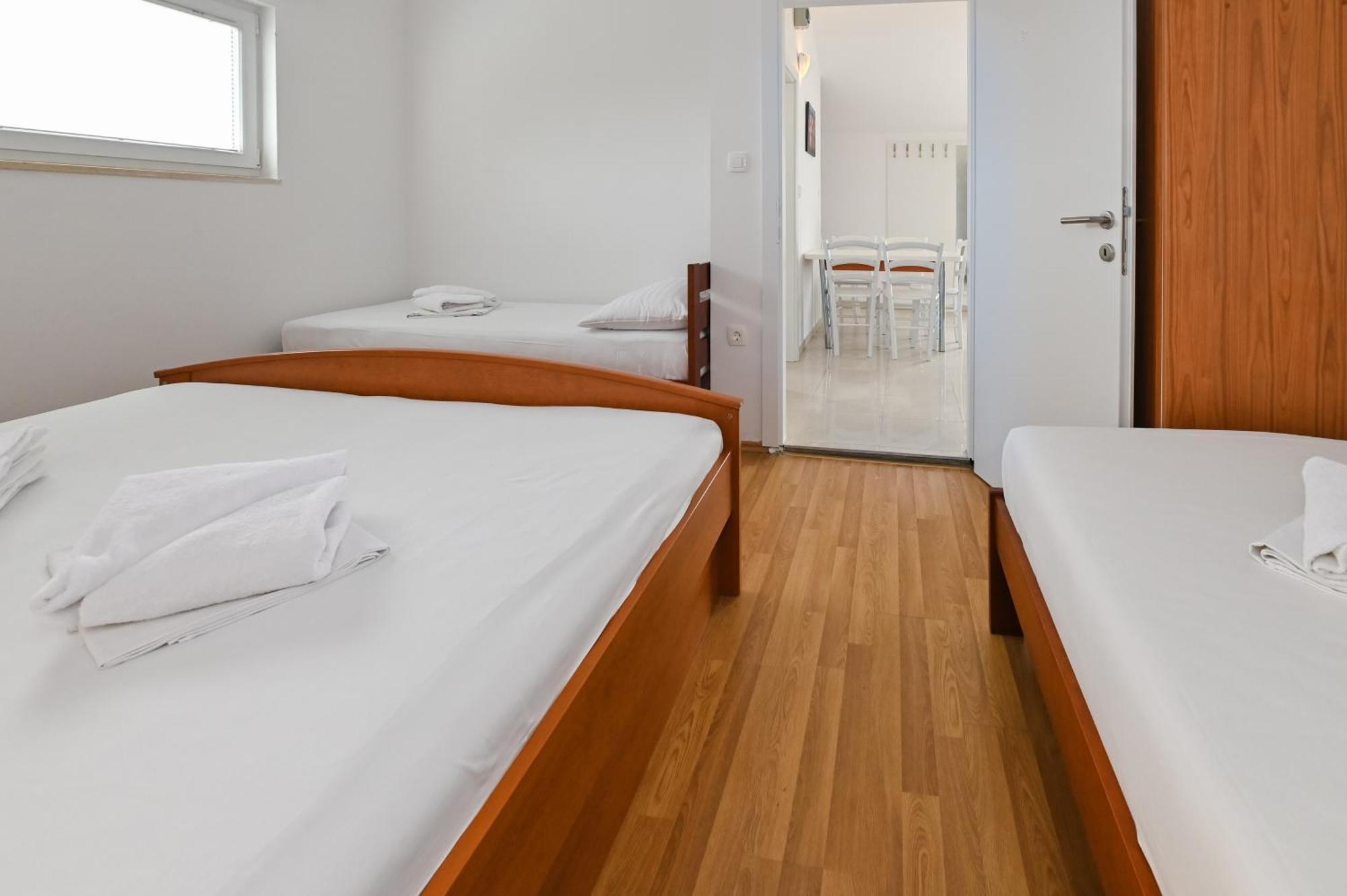 Seagull Pool Apartments & Studios Novalja Chambre photo