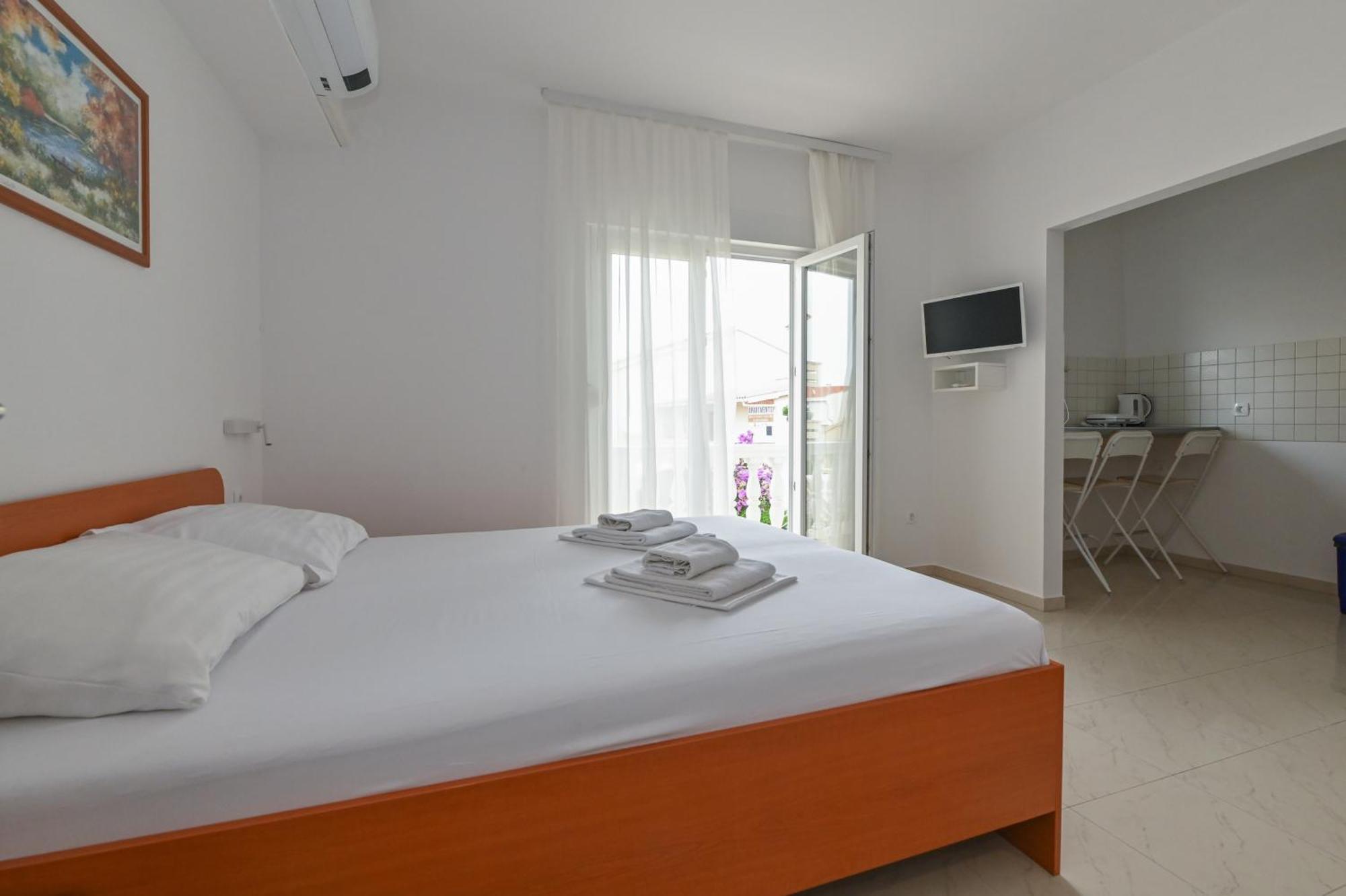 Seagull Pool Apartments & Studios Novalja Chambre photo