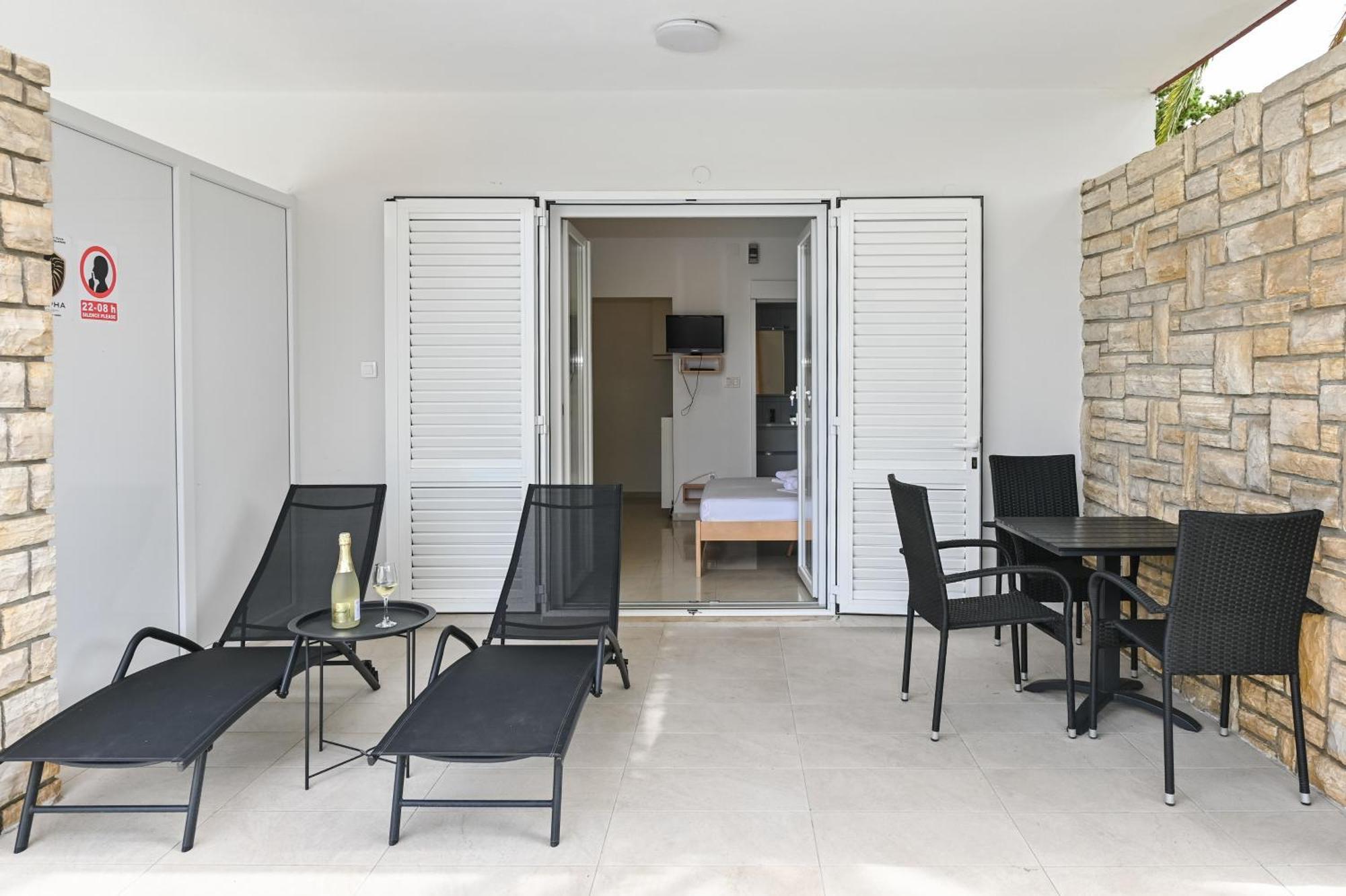 Seagull Pool Apartments & Studios Novalja Chambre photo