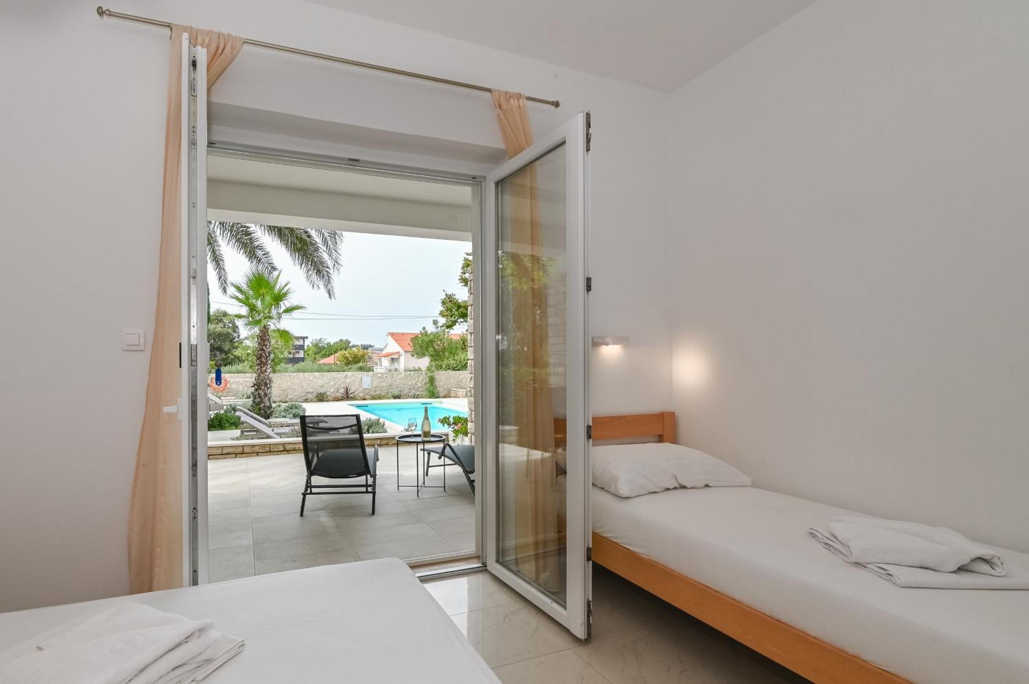 Seagull Pool Apartments & Studios Novalja Chambre photo