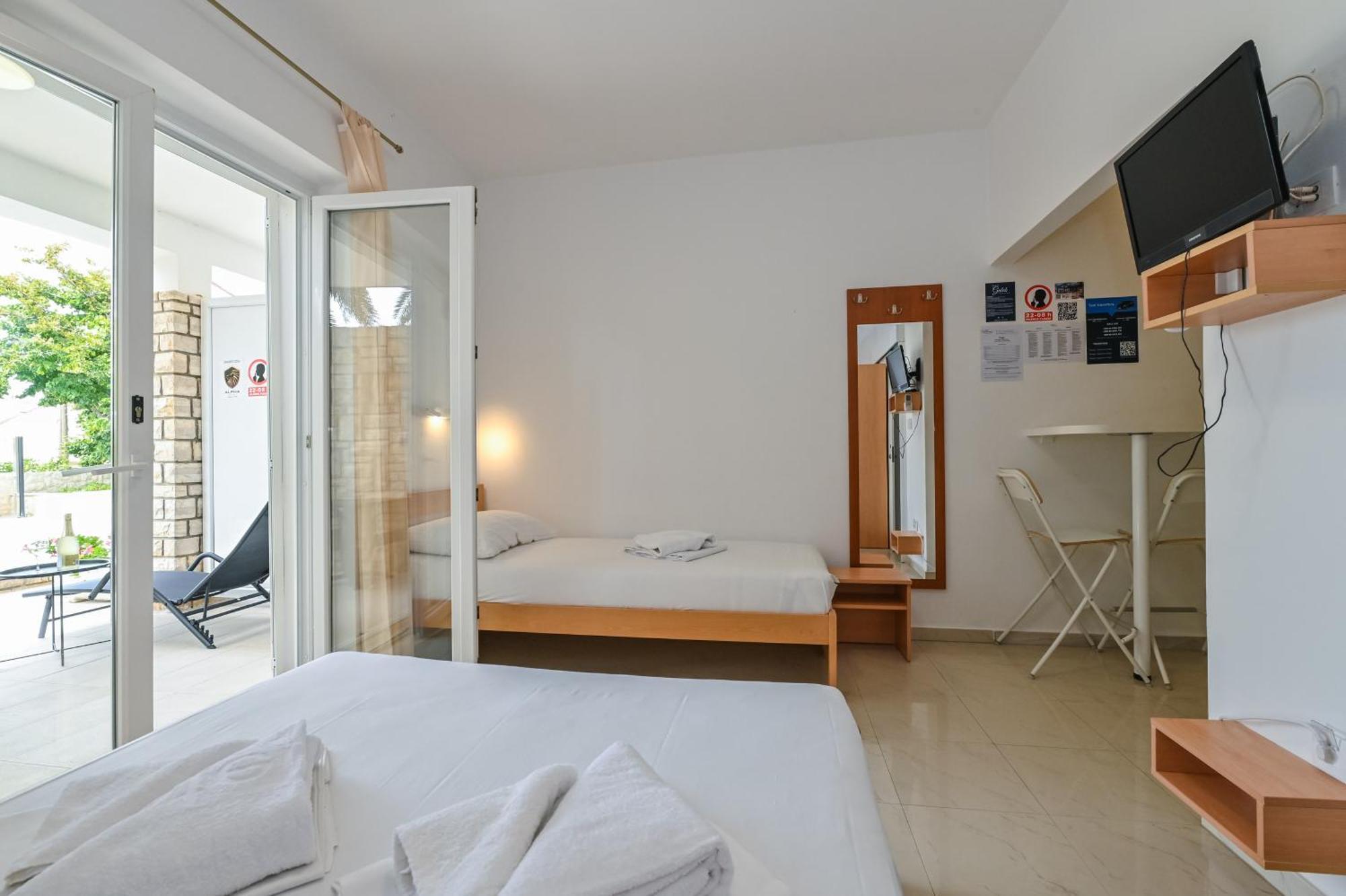 Seagull Pool Apartments & Studios Novalja Chambre photo
